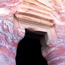 jordanie-fronton-de-tombeau-errode-a-petra