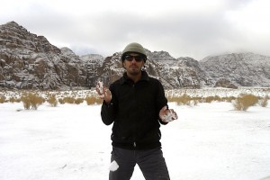 Wadi Rum - le guide Omar Aoudah dans la neige fraiche 