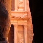 Le temple du Khazneh au débouché du "siq" de Petra
