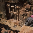 Petra-jordanie-vue-plongeante-sur-le-khazneh_mario-verin