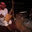 bedouins-sous-la-tente-jouant-de-la-rabarba_mv-copie