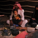 bedouins-en-famille-sous-tente_mv