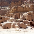 des-tombeaux-par-centaines-a-petra-copie