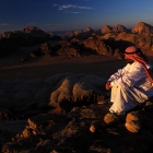 bedouin-au-sommet-des-montagnes-de-rum_photo-mario-verin