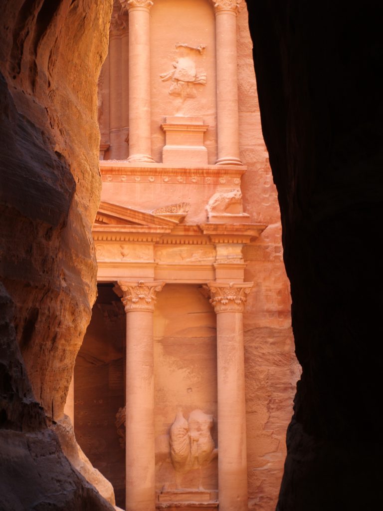 Temple-tombeau du Khazneh à Petra, ou "Tombeau du Pharaon". Se trouve au débouché du long 